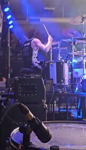 Who’s Ready to LIGHT 💡 up the sky with COMPLETELY UNCHAINED The VH 1# tribute in the country Saturday March 16th Royal palm beach commons park Seafood festival 6pm | Completely Unchained