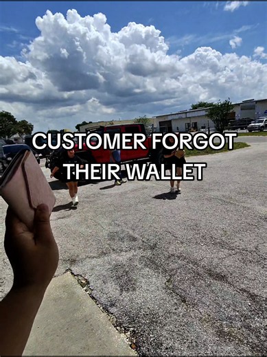 Customer Leaves Wallet After $300 RGB Light Purchase