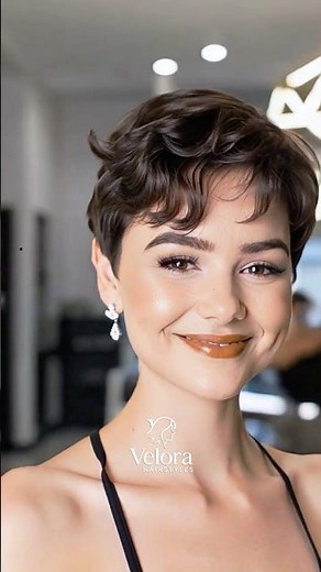 💇🏽 Chic Wavy Pixie With Glossy Brunette Dimension ❤
