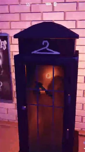 Pick up the phone at a Stalkbox Fortnite Halloween 2025