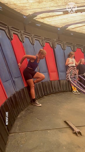 Mother tries gravitron ride | Hungry Panda