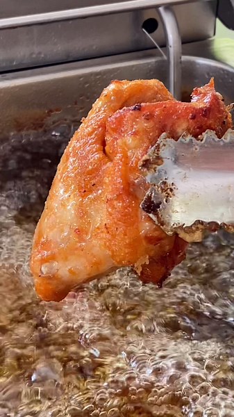 ជំនួសសាច់មាន់បំពងនៅ Oh My Chicken