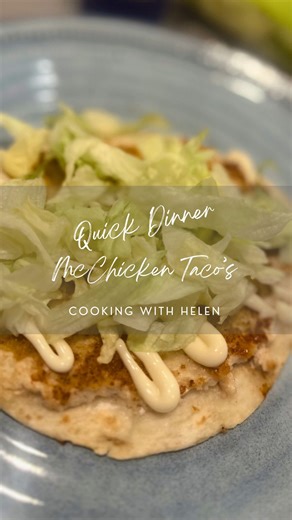 Quick easy dinners are required now crickets back so when your mate tells you to try these easy ‘McChicken’ Taco’s, well, you try the easy ‘McChicken’ Tacos👌🏼🌮 ✨ 5 ingredients - chicken mince, soft tortilla wraps (I used mini) breadcrumbs, mayo & lettuce ✨ Smoosh the chicken mince over the wrap (I used a tablespoon of mince on each mini wrap) then season with salt & pepper. ✨ Sprinkle with breadcrumbs then fry mince side down in a pan on low heat until mince is cooked through. Make sure the h