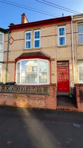 ✨ NEW LISTING – Coronation Street, Barnstaple ✨ Chequers Estate Agents are delighted to present this beautifully presented and homely two-bedroom home office, perfectly positioned in the heart of Barnstaple. 🏡 Inside, the property offers a cosy living room, spacious dining room, gallery-style kitchen, utility, and shower room, alongside two generous bedrooms, an office/dressing room, and a modern bathroom. 🌿 Outside, enjoy a fully enclosed rear courtyard garden, ideal for relaxing or entertain