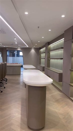 Qube Designs by Karan Sethi on Instagram: "Use corian in your commercial projects. It is a polymer base composite. Versatile, bendable& jointless. #officeinteriors #innovation #interiordesign"