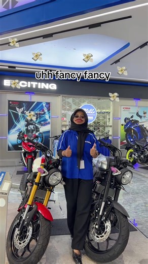 siapa juga nihh yg fancy kayak kakak ini?? 🤔 #motor #xsr #yamaha #semarang #trend