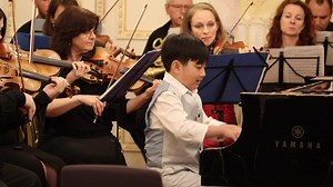 818K views · 32K reactions | 8 years 2 months 8 tuổi 2 tháng Music: Mozart Concerto No. 21 Movement: III. Allegro vivace assai Venue: Hall of the Muses (Vienna, Austria) Date: August 5, 2019 Slovak State Opera Chamber Orchestra Conductor: Robert Ward | Evan Le Music | Facebook