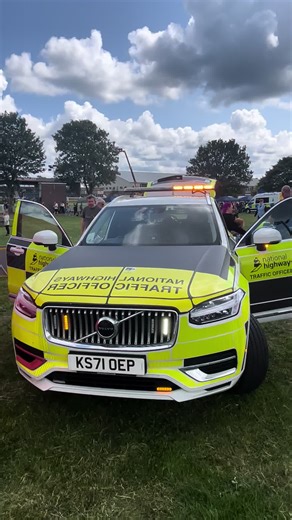 National highways Volvo XC90 amber els demo #roadsafety #nationalhighwaysagency