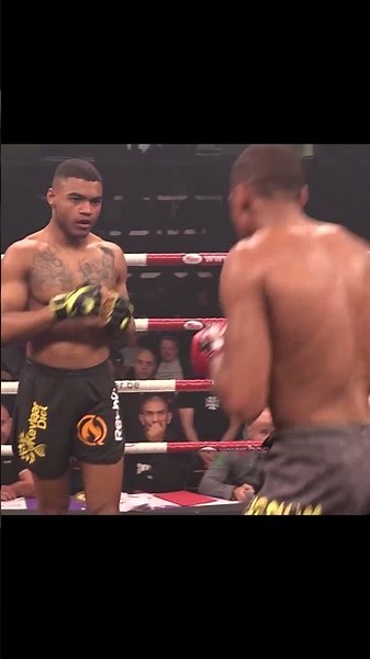 🥵🦵 À peine majeurs mais le niveau et le rythme étaient stratosphériques #mma #fighting #ko