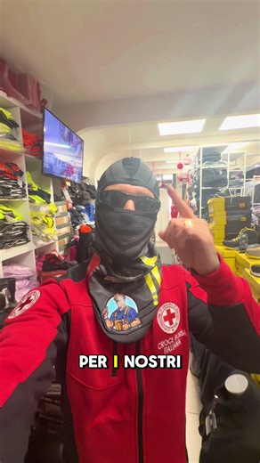 Comoda. Resistente. Bellissima. 🔴 La felpa Croce Rossa Italiana per soccorritori è pensata per chi è sempre pronto ad aiutare, senza rinunciare al comfort. Se fai la differenza ogni giorno, indossa ciò che ti rappresenta. 👉 Disponibile solo su www.lavoratorionline.it #CroceRossaItaliana #Soccorritori #CRI #FelpaCRI #AbbigliamentoProfessionale