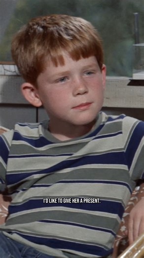 He knows a way to a woman's heart! 💸🤣 Watch THE COURTSHIP OF EDDIE'S FATHER ('63) Friday at 7p ET during Family Movie Night on FMC. 🍿🎥 | FMC