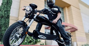 Buzzsaw Boss Hog Chopper e-scooter is made for your inner biker