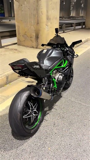 I can't believe this design is over a decade old. #KawasakiH2C