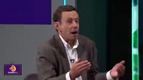 Lo de José De Gregorio no es un “error técnico”, es una muestra brutal de desprecio por la dignidad humana.Sugerir que adultos mayores deben irse de sus casas porque no pueden pagar contribuciones es, sin rodeos, una lógica de expulsión forzada: el Estado te exprime hasta que no puedes pagar… y luego te empuja fuera del hogar que construiste toda tu vida.Eso tiene nombre: expropiación encubierta.Es la arrogancia de una élite tecnocrática que jamás ha tenido que elegir entre pagar impuestos o com