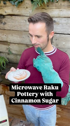 The thing I like most about Microwave Pottery (especially the Raku 🔥) is that you can experiment and try new things without wasting time. I do a lot of hair and feather raku but I wanted to see what patterns sugar - specifically cinnamon sugar would leave on the ceramic. I was really happy with these spotty looking baubles. The black contrasting with the white really stands out on the tree too. I’ve bought some candy floss/ cotton candy to see what marks that makes next 🍭🩷 . . #pottery #raku 
