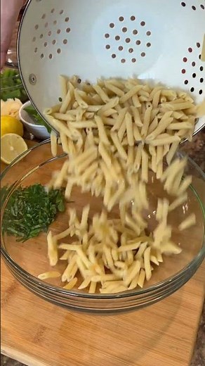 Lemon Pasta Salad RECIPE on dinnerin321.com #pasta #easyrecipe #recipe #summer #lemon #potluck #yum