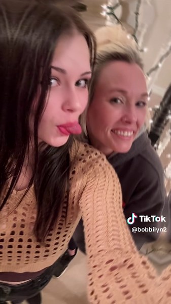 Love these crazies! @Ronee Draayer @Redfalcon_70 @Braydin⛅️ @Jamie Myren Trease @Alice Stoker #happy #friends #sexymofos