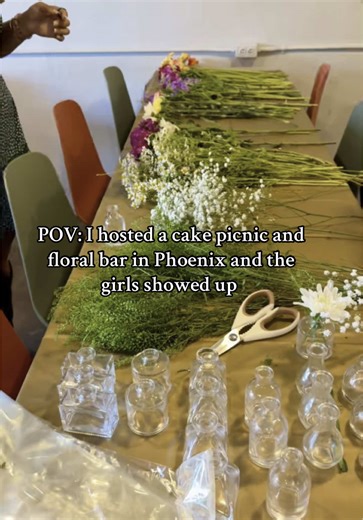 Looking to make new friends in the Phoenix/ Scottsdale area? Come hang out! Hosting little parties has been the best way to meet fun, kind women-some of my favorite people came from just saying hi and extending an invite. Follow along to keep up with future event. Next one is a pasta-making night with a chef, and it's gonna be a good one #phoenix #arizona #cakepicnic #scottsdale #flowers #womensupportingwomen