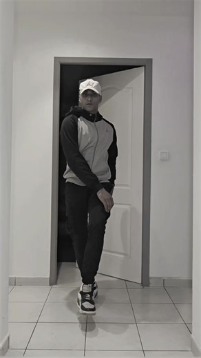 Slow slow...🕺🙃😃 #slowmotion #dance #dancers #dancechallenge #usa #france | Les petits chômeurs