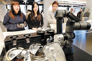 LG Electronics’ ramen robot gets job at VIPS