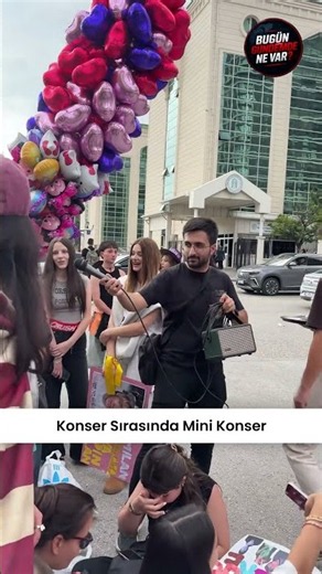 Barış Yüksekkaya'nın "Ölmekten Beter" Şarkısı CRUSH Ankara Konseri Kuyruğunda Hep Beraber Söylendi.