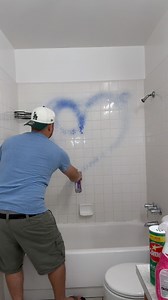 Raúl Alcaraz on Instagram: "Me contrataron para limpiar una casa empezamos por el baño primero #motivation #limpieza #limpieza profunda #clean #cleaning #limpiandoelbaño"