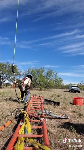Thrilling Helicopter Lineman Transmission Line Work