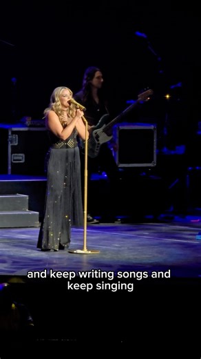 Lauren Alaina opened up to her Nashville crowd about the moment that inspired ‘Little Things’ after her dad’s passing and her uncertainty about writing again, followed by an emotional, moving performance.”🙌🥹🤍 | Country Now