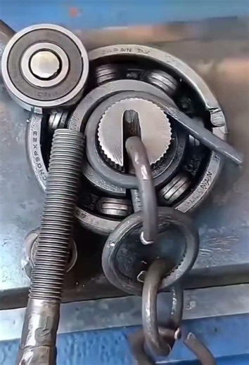 How to Build a Clever Automatic Mechanism Using Ball Bearings