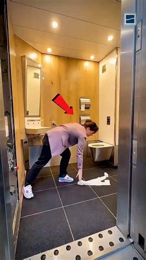 Duniya Ka Sabse Clean Public Toilet? 🚽