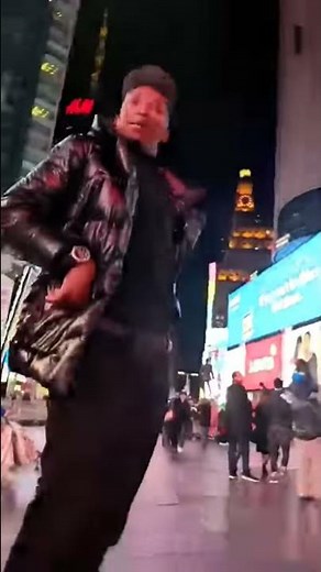 Etika is dancing in New York to „Sicko Mode“ 🖤