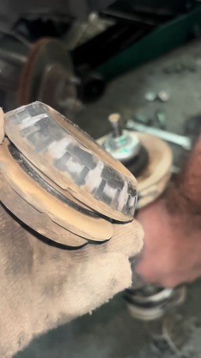 Struts Mount Replacement Guide for Mechanics