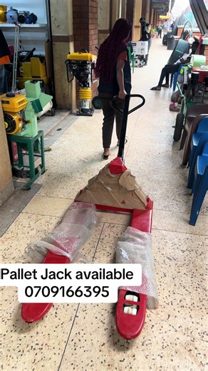 Guía paso a paso sobre el uso de un transpale