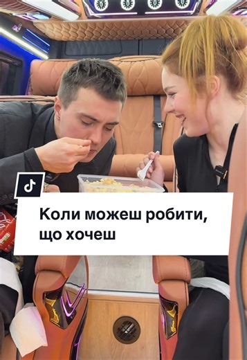 🚍 Vip-трансфер з Києва до Кишенева - це комфорт і зручність у кожній деталі 👑 ✨ У салоні лише 7 місць - простір та затишок для кожного пасажира. 💺 Розкладні сидіння, пледи та подушки забезпечують максимальний комфорт. 💧 Вода для кожного пасажира - у вартості поїздки. 🔌 Зарядки для гаджетів, кондиціонер та телевізор - усе для вашої зручності. 👥 Можливість купити, як один квиток, так і викупити всі місця та подорожувати лише з друзями чи родиною. 📍 За попередньою домовленістю можливий підбі