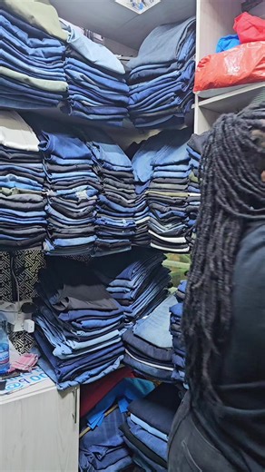 Not the usual blue you're used to 😊, let's try out some color darling 😉. #kwavee #newpants #widelegjeans #wheretobuyjeans #jeans