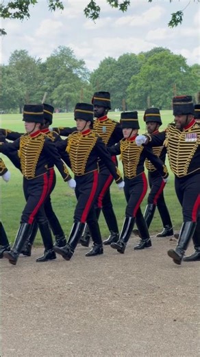 King’s Troop Royal Horse Artillery march in their gold-braided jackets and tall busby hats 🇬🇧