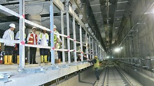 Jokowi Targetkan MRT Beroperasi Maret 2019