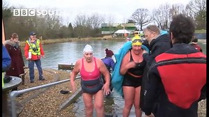 36 competitors, swimming in temperatures of just 5c, came to Hampshire today for the UK's first ever Ice Swimming Championships. Men and women from across the UK raced in Andark Lake in Swanwick to battle it out for a place in the International Championships next year. | BBC Hampshire & Isle of Wight
