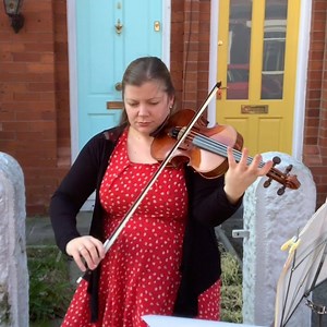 Johann Sebastian Bach was born on this day in 1685- here's our violinist Lucy performing the Gigue from his Violin Partita in D minor for her neighbours! #BBCPhilatHome | BBC Philharmonic