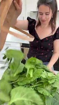 It’s SPINACH season! Growing tips for spinach: - Grow in part shade, they are a leafy green and pr