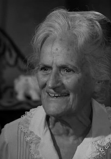 The Twilight Zone S05:E36 - The Bewitchin' Pool