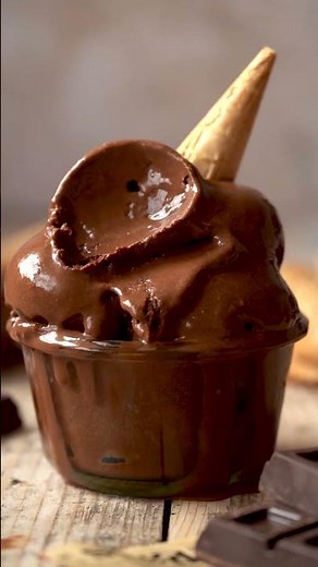Chocolate Oat Milk Ice Cream! Vegan, refined sugar-free, just 6 ingredients. #icecream #dairyfree