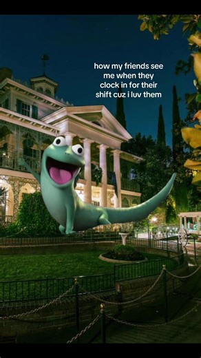 got me breaking character and everything 😂🤝🏽 . . . . #disneyland #hauntedmansion #fypシ #attractions #castmember