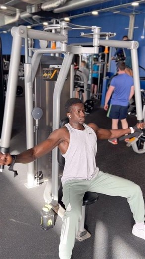 Abubaker Yassin on Instagram: "What makes you carry on ?💪🏾 going to have to let it hurt. Let it suck. The harder you work, the better you will look. Your appearance isn’t parallel to how heavy you lift, it’s parallel to how hard you work. Most people fail, not because of lack of desire, but, because of lack of commitment. and that’s why all progress takes place outside the comfort zone. Focus and stay committed my friend💪🏾🔥 DM“Committed“ to get your monthly workout and diet plan💪🏾🔥 Like