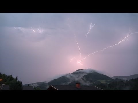 Amazing anvil crawler lightning in Austria