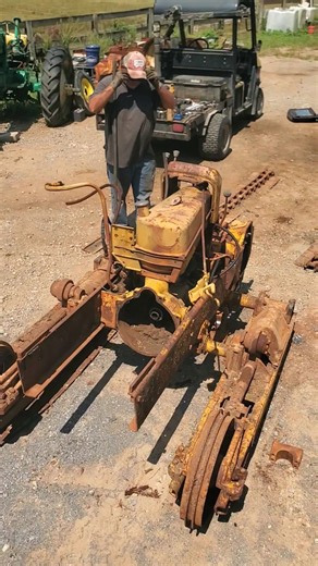 John Deere 440 Crawler. Let's see if I can get the final drives removed. Should be a easy task. We'll if you have done a few. Farmerjohn #johndeere #tractor #dozer Part 3 | Farmer Johns Parts | Facebook