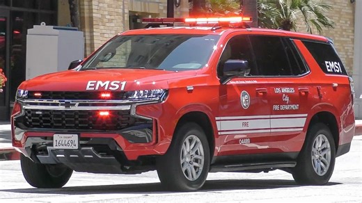 【4KHD】LAFD Light Force 3, EMS 1, & Rescue 11 Responding