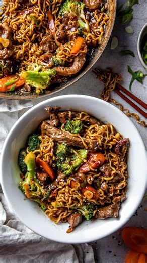 74K views · 1.2K reactions | Beef & Broccoli with Noodles! Recipe is up on the DariusCooks+ App!!! | DariusCooks | Facebook