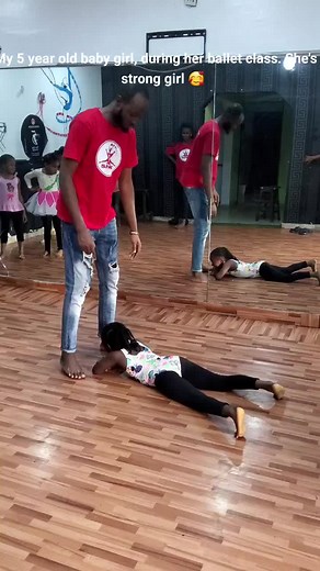 My 5 year old baby girl, during her ballet class, she's a strong girl 🥰❤️ #ChildrenAreFun #Proudmomma #ballerina #balletdancer