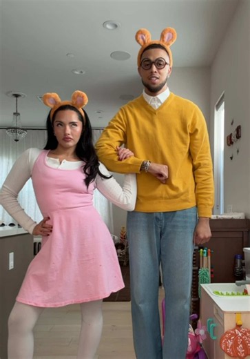 Halloween Costume Guess Who? Karla & Friend's Fun Duo Idea